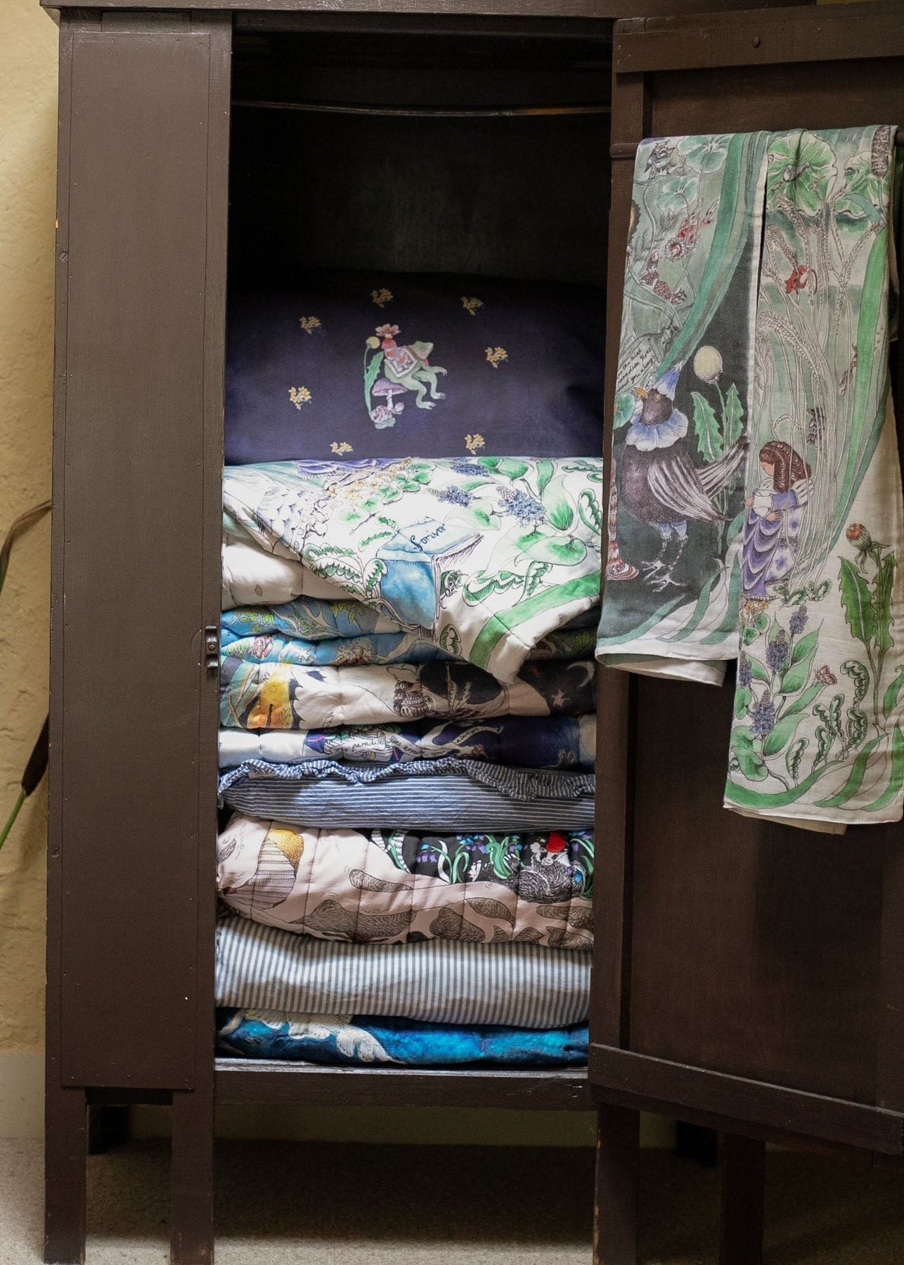 The Frog Maiden - Pillow slip - Forivor