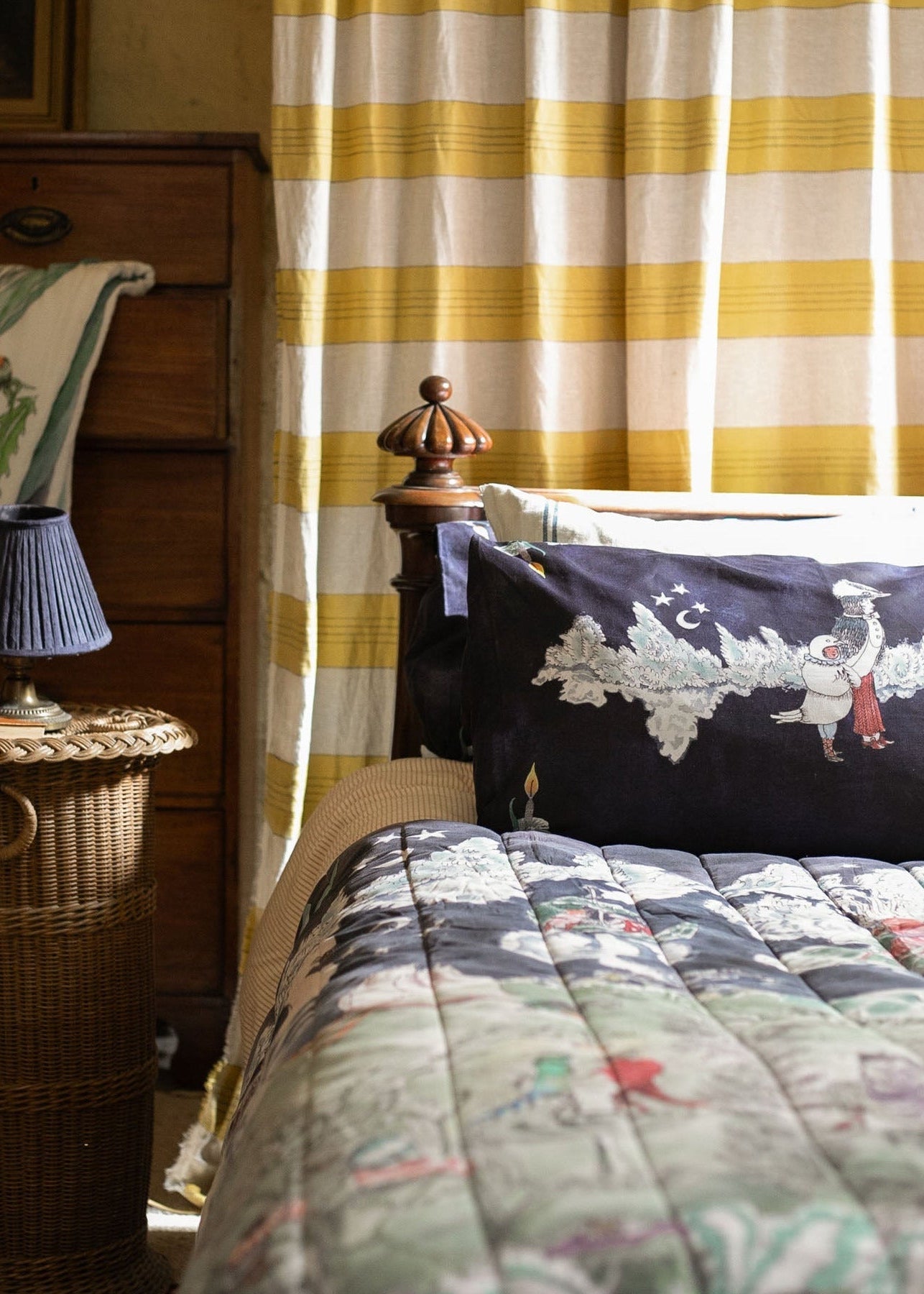 The Water Mirror - Birdhuman - Pillow slip - Forivor