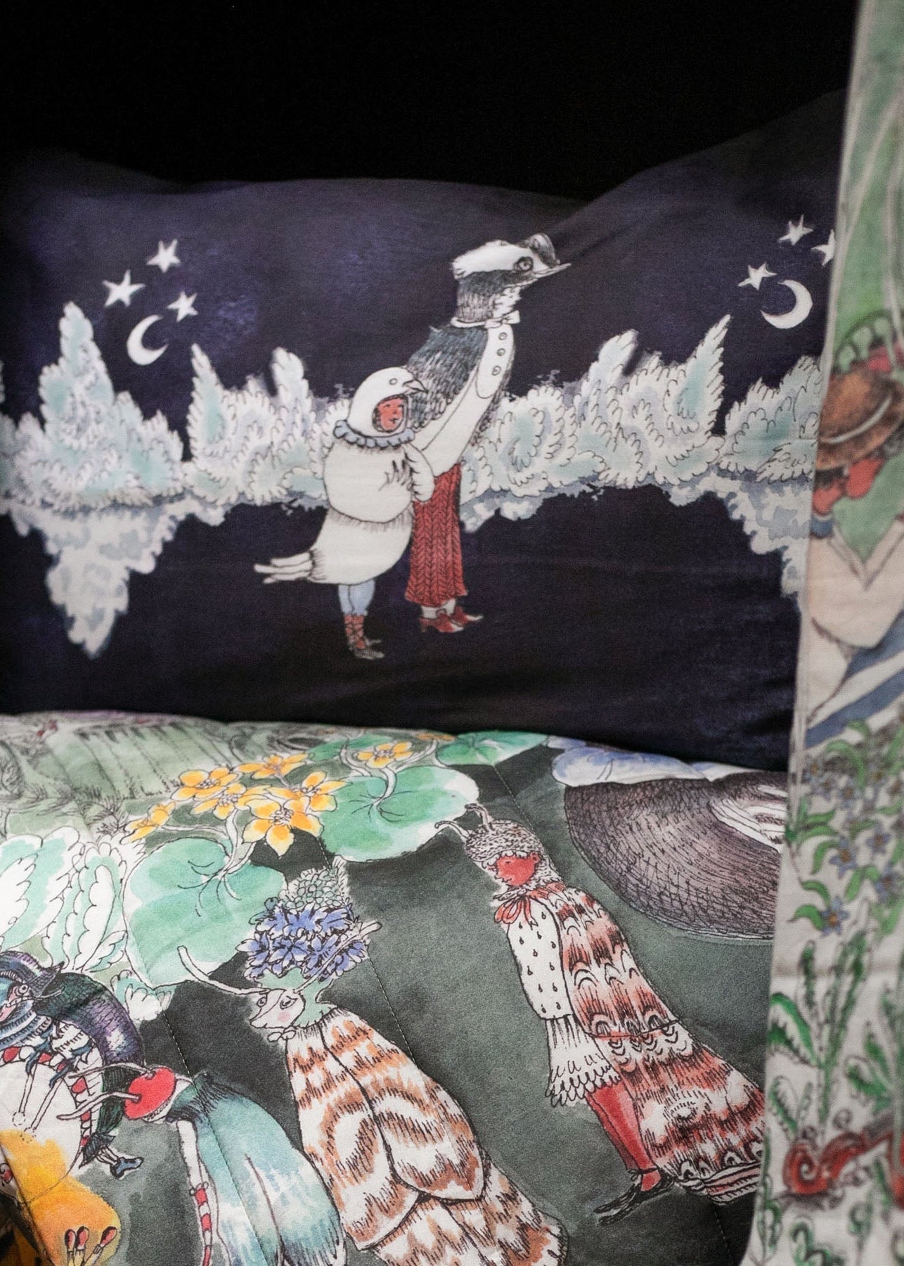 The Water Mirror - Birdhuman - Pillow slip - Forivor